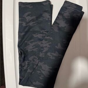 Spanx Look At Me Now Seamless Camo Leggings